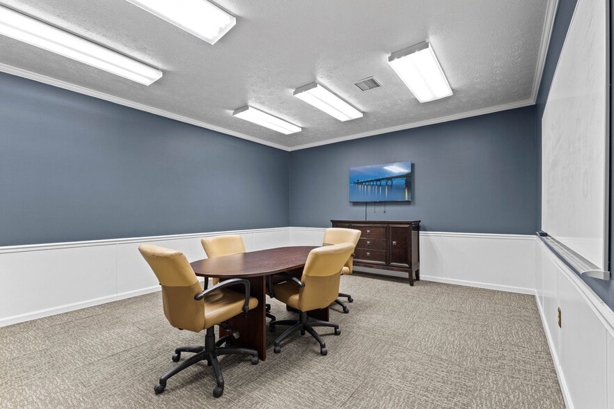 More Photos Of 1542 E Greyhound Pass, Carmel Medical For Lease