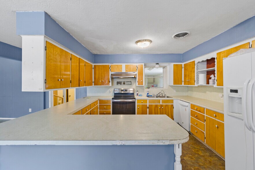 More Photos Of 120 State Highway 75 N, Huntsville Specialty For Sale