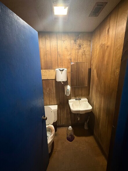 More Photos Of , Shreveport Flex For Sale