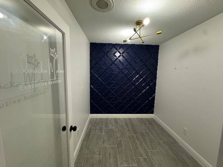 More Photos Of 5401 Alhambra Dr, Orlando Office For Lease