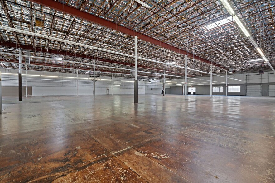 More Photos Of 15201-15207 Midway Rd, Addison Distribution For Lease