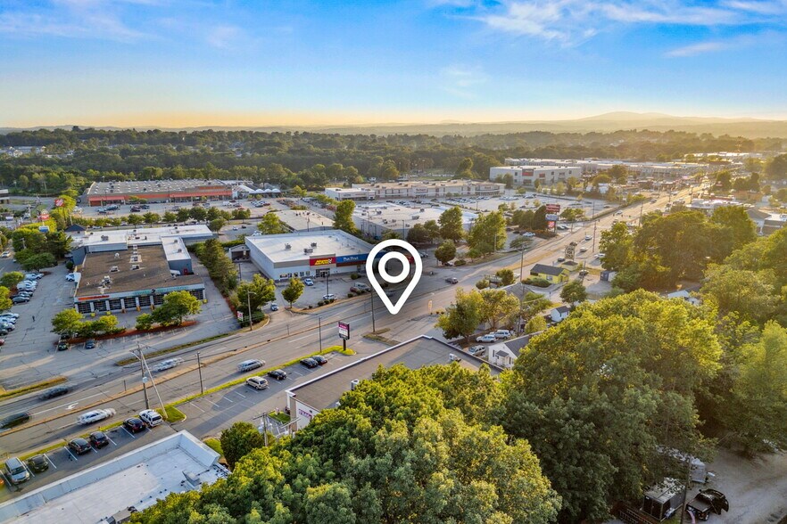 More Photos Of 902-908 S Willow St, Manchester Freestanding For Lease