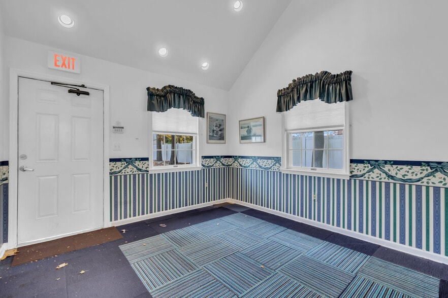 More Photos Of 613 Warren Ave, Spring Lake Office For Sale