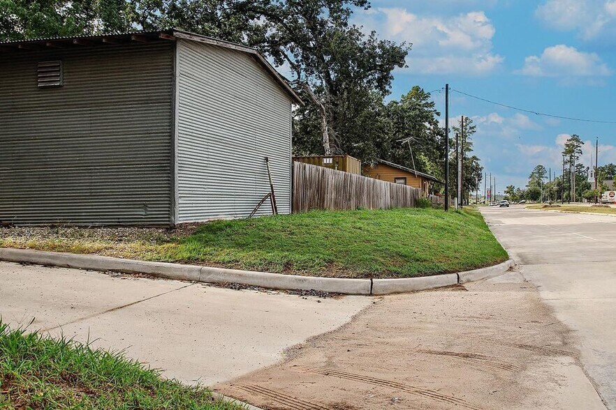 More Photos Of 25126 Gosling Rd, Spring Land For Sale