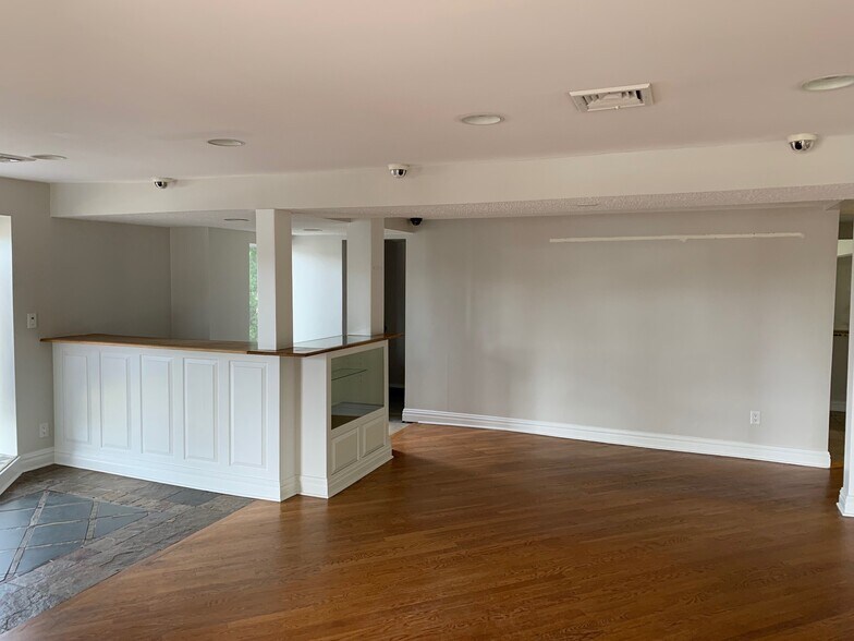 More Photos Of 190 Main St, Westport Unknown For Lease