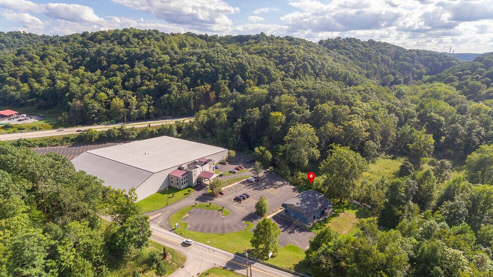 More Photos Of 715 Craigdell Rd, New Kensington Bar For Sale