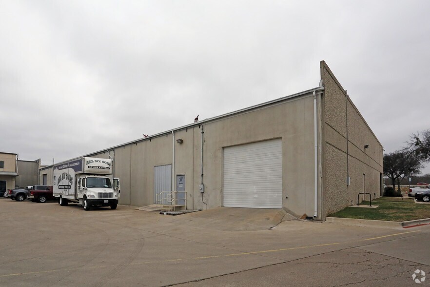 More Photos Of 2161-2177 E Loop 820 N, Fort Worth Warehouse For Sale