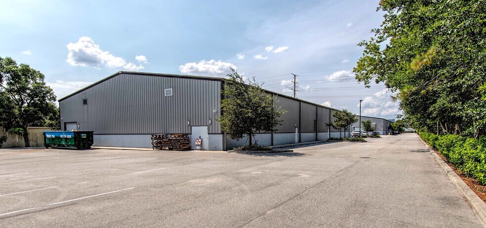 More Photos Of 14180 E Colonial Dr, Orlando Warehouse For Lease