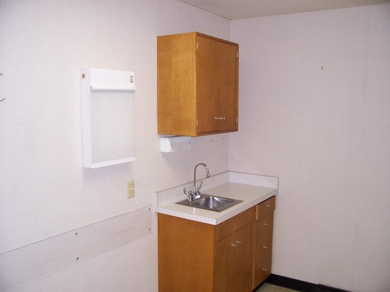 More Photos Of 1200 N Ventura Rd, Oxnard Medical For Sale