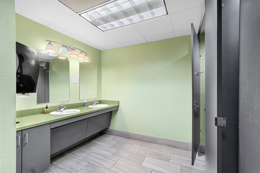 More Photos Of 2980 Walker Dr, Green Bay Office For Sale