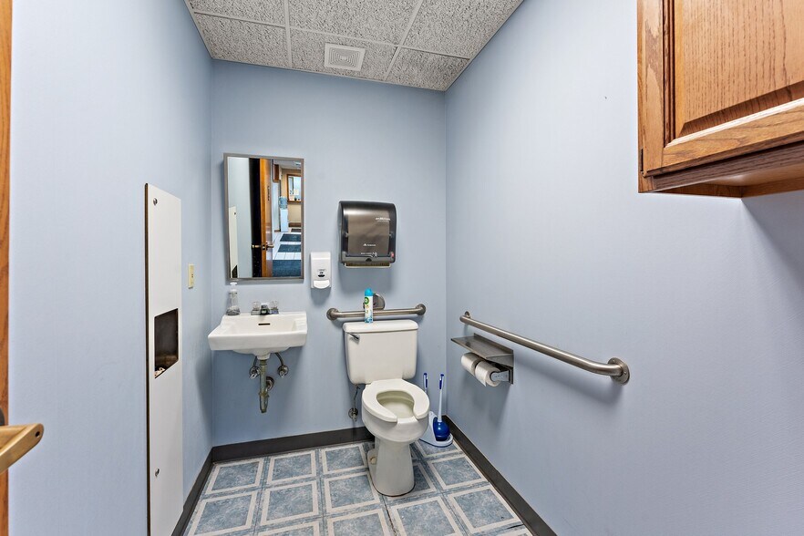 More Photos Of 1651-1657 Thornapple Way, Valparaiso Medical For Lease