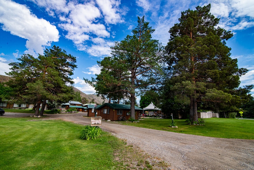 More Photos Of 808 N Cascades Hwy, Winthrop Hotel For Sale