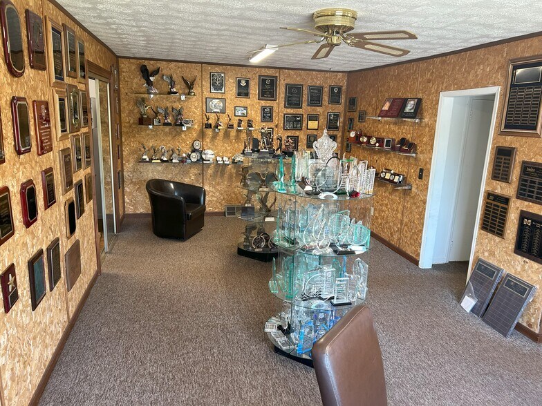 More Photos Of 848 S Cobb Dr, Marietta Storefront Retail Office For Sale