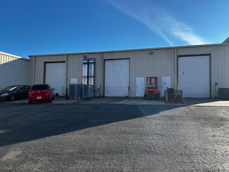 More Photos Of 5695 Hwy 400, Cumming Freestanding For Sale