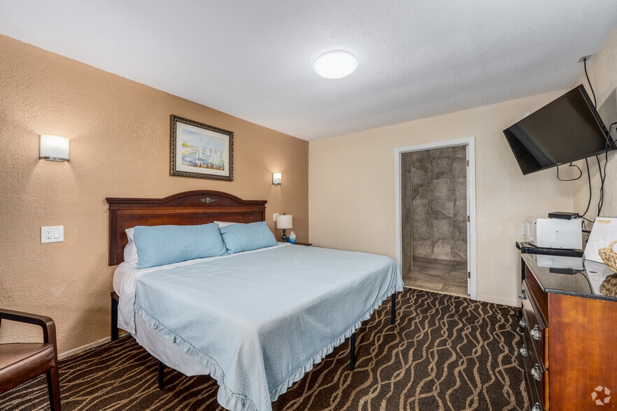 More Photos Of 640 S Ridgewood Ave, Daytona Beach Hotel For Sale