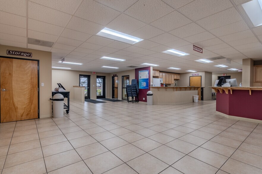 More Photos Of 5885 Crater Lake Hwy, Central Point Warehouse For Sale