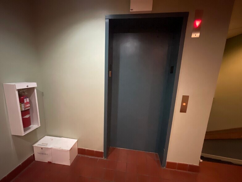 More Photos Of 71 Todt Hill Rd, Staten Island Medical For Lease