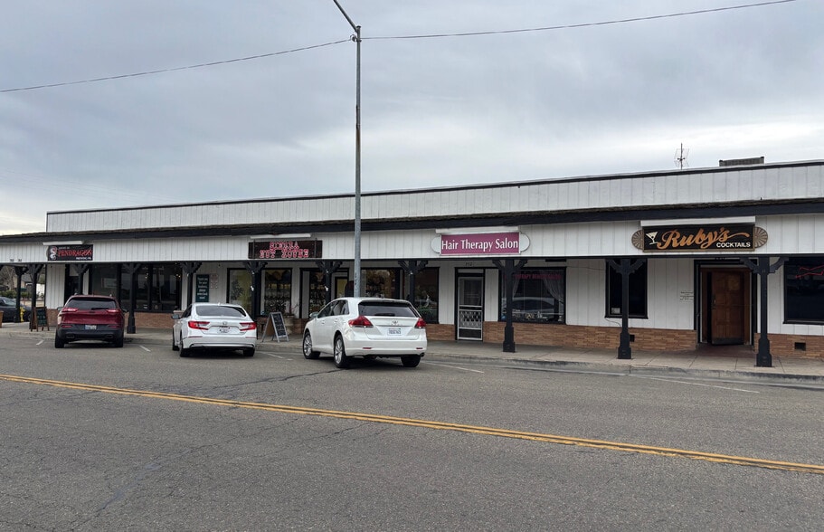 Primary Photo Of 748-760 Pollasky Ave, Clovis Storefront For Lease