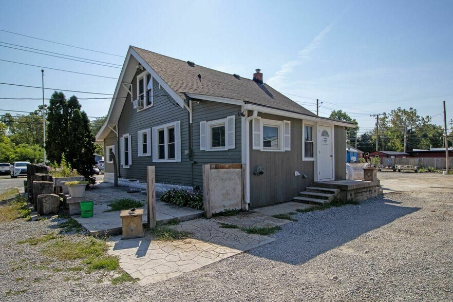 More Photos Of 10620 Bellefontaine St, Carmel Office For Sale