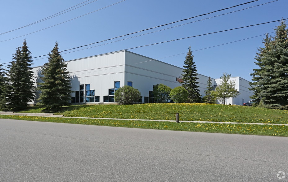 More Photos Of 5 Washburn Dr, Kitchener Warehouse For Lease