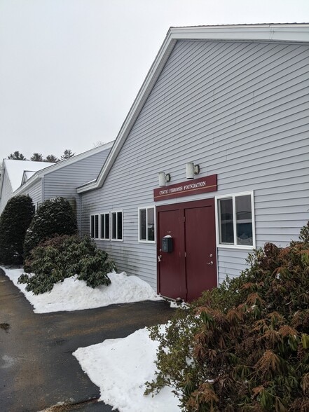 More Photos Of 114 Perimeter Rd, Nashua Light Distribution For Lease