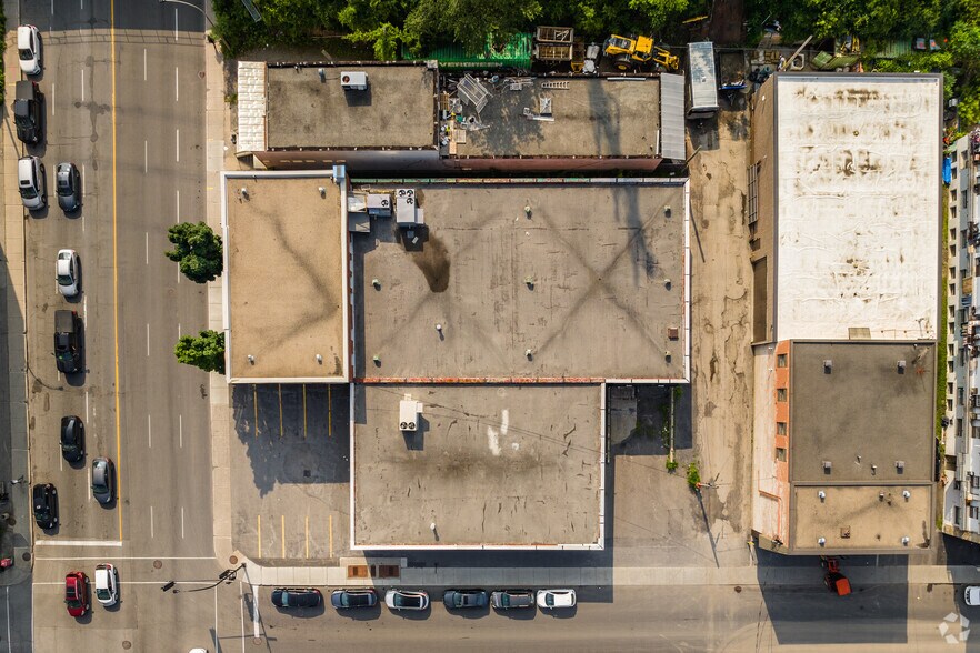 More Photos Of 9680 Boul Saint-Laurent, Montréal Office For Sale