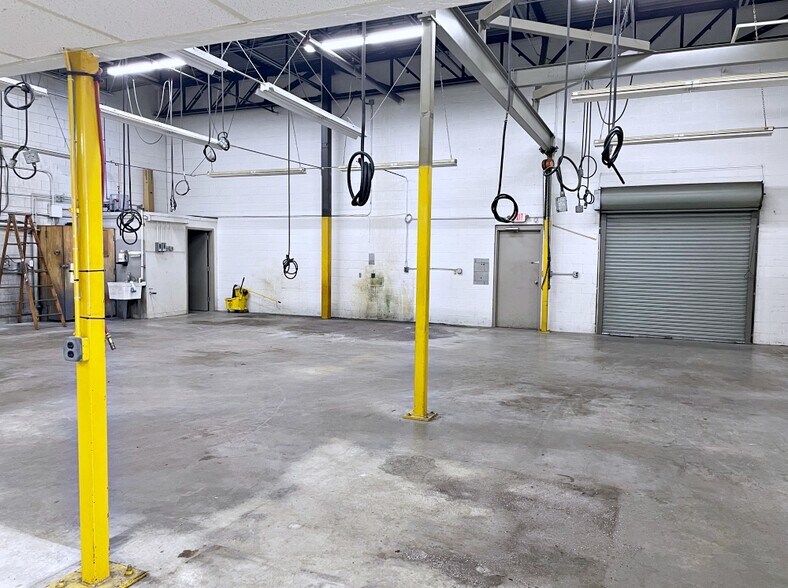 More Photos Of 34 Sullivan Rd, North Billerica Warehouse For Sale