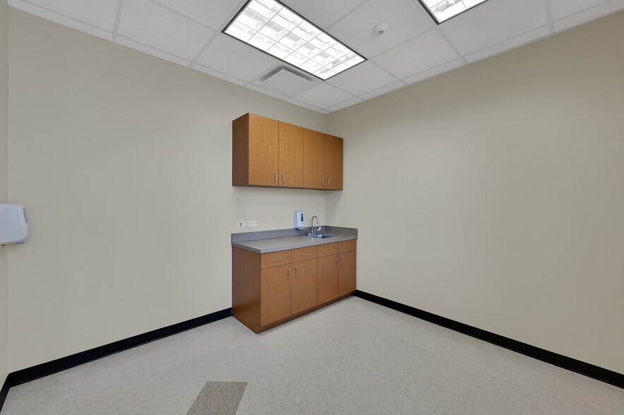 More Photos Of 1125 Cypress Station Dr, Houston Medical For Sale