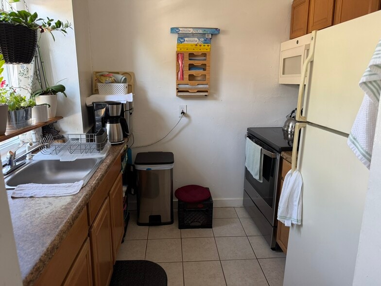 More Photos Of 1362 State St, New Haven Storefront Retail Residential For Sale