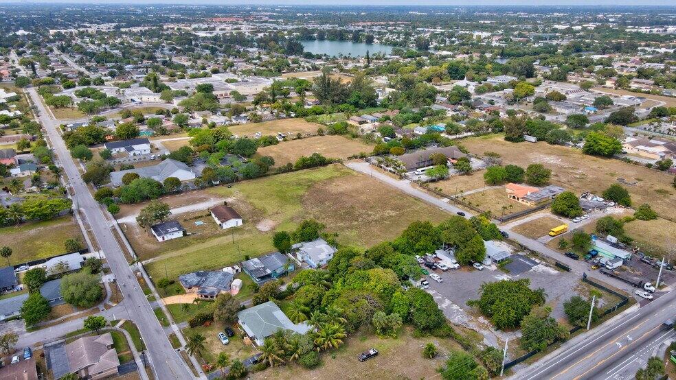 More Photos Of 2160 NW 24th St, Fort Lauderdale Auto Dealership For Sale