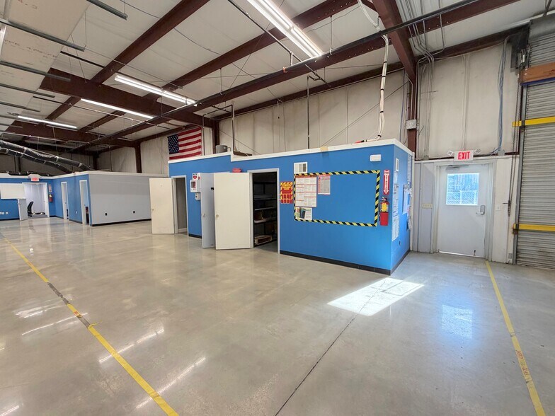 More Photos Of 706 Anchors St NW, Fort Walton Beach Warehouse For Lease