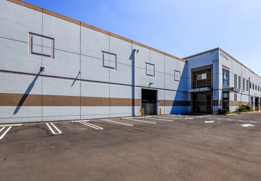 More Photos Of 1807 E 48th Pl, Los Angeles Warehouse For Lease
