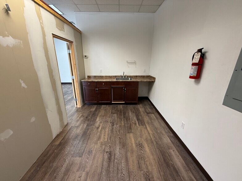 More Photos Of 461 Bridgeport Ave, Milford Unknown For Lease