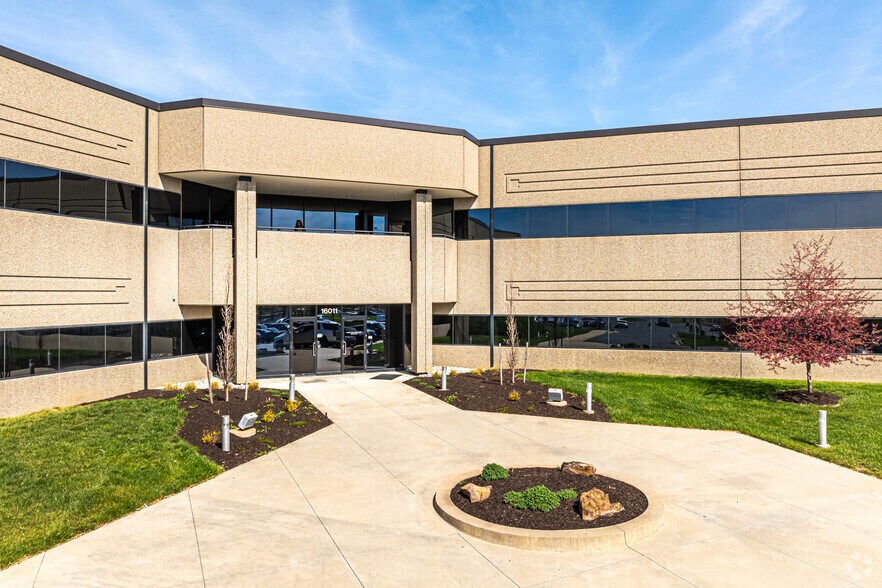 More Photos Of 16025 W 113th St, Lenexa Unknown For Lease