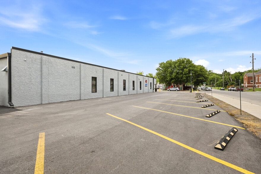 More Photos Of 326 SE Douglas St, Lees Summit Office For Sale