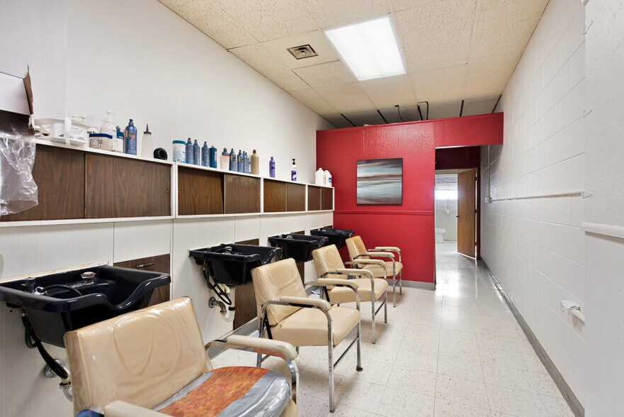 More Photos Of 4801 N Welcome Ave, Minneapolis Freestanding For Sale