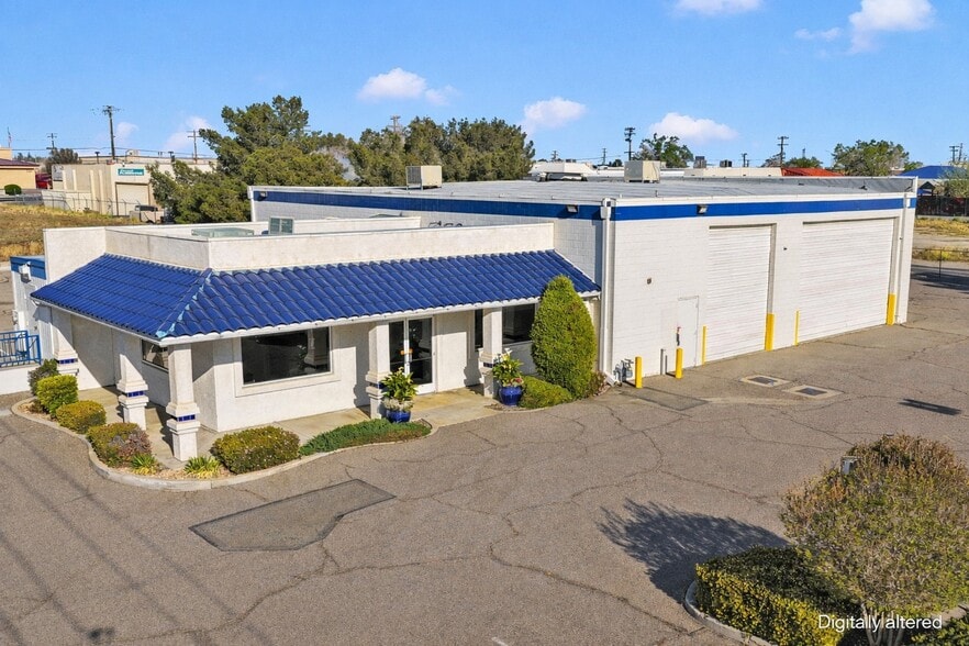 More Photos Of 15328 Bonanza Rd, Victorville Service For Sale