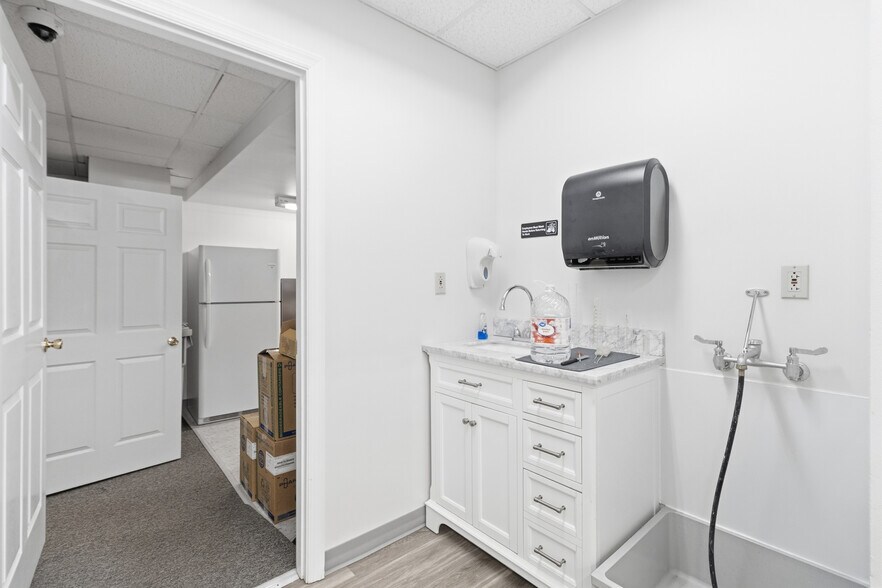 More Photos Of 105 Duncan Rd, Marlinton Office For Sale