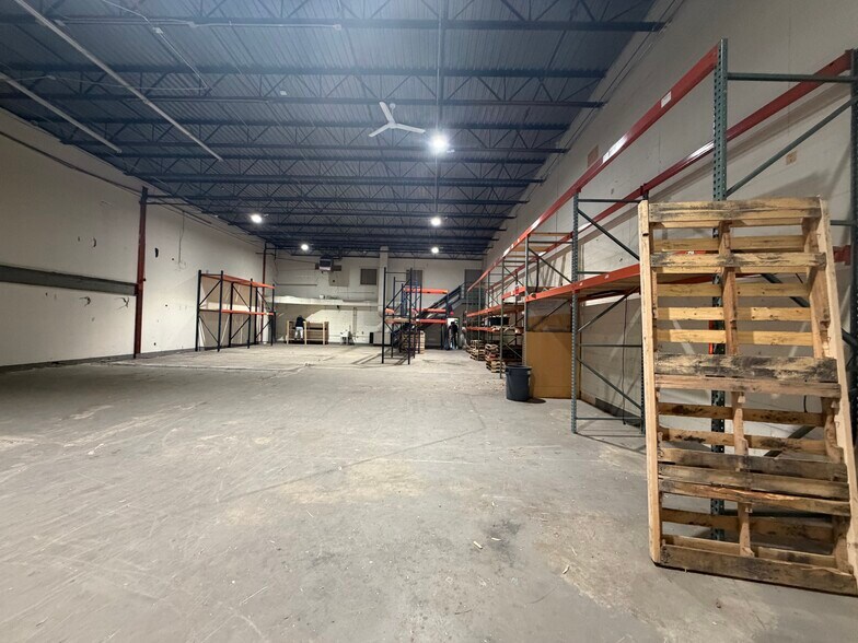 More Photos Of 239 Commercial St, Malden Research And Development For Lease