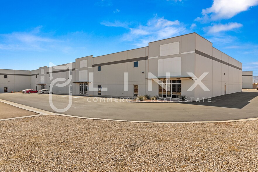 More Photos Of 1212 E Venture Dr, St George Warehouse For Lease