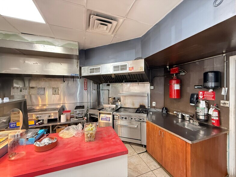 More Photos Of 8899 North Loop E, Houston Service Station For Sale