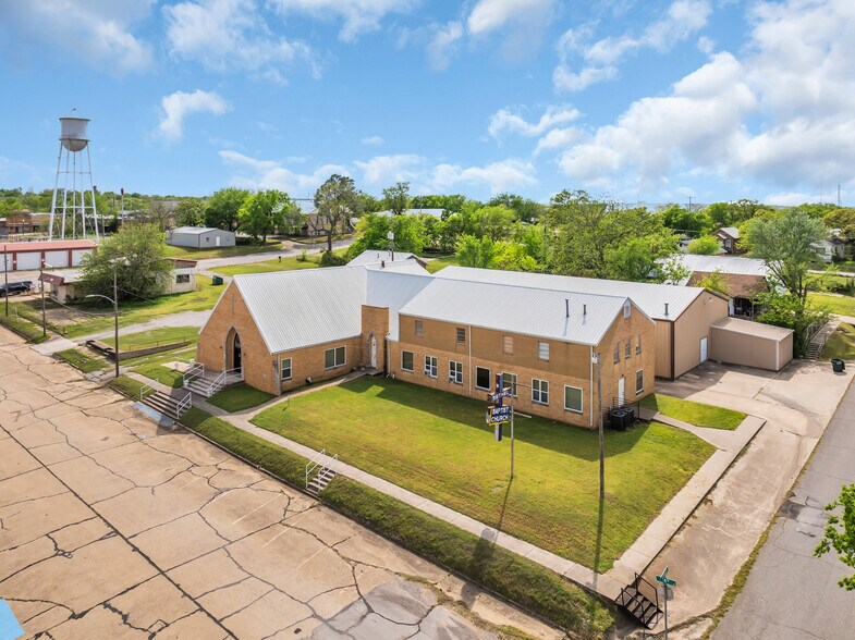 More Photos Of 727 4th St, Healdton Religious Facility For Sale