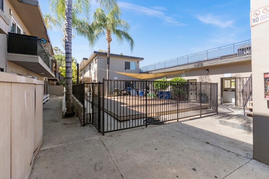 More Photos Of 21921 Lanark St, Canoga Park Apartments For Sale