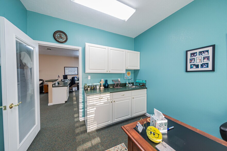 More Photos Of 2419 Broadway St, Mount Vernon Office For Sale
