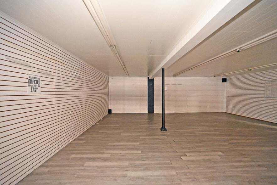 More Photos Of 6999 Colerain Ave, Cincinnati Storefront Retail Office For Lease