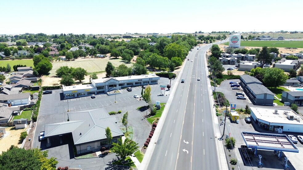 More Photos Of 1055 S Highway 395, Hermiston Storefront Retail Office For Sale