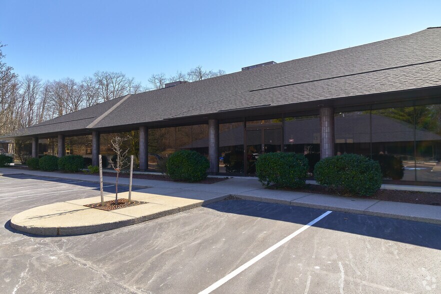 More Photos Of 170 Linden Oaks Dr, Rochester Office For Sale