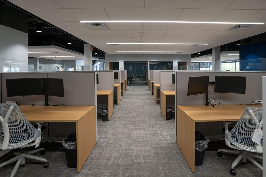 More Photos Of 9201 Ward Pky, Kansas City Office For Sale
