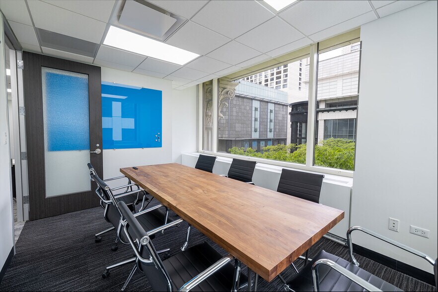 More Photos Of 605 N Michigan Ave, Chicago Coworking Space