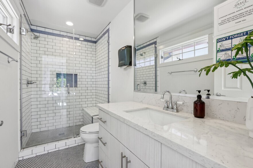 More Photos Of 6082 Selma Ave, Los Angeles Rehabilitation Center For Lease